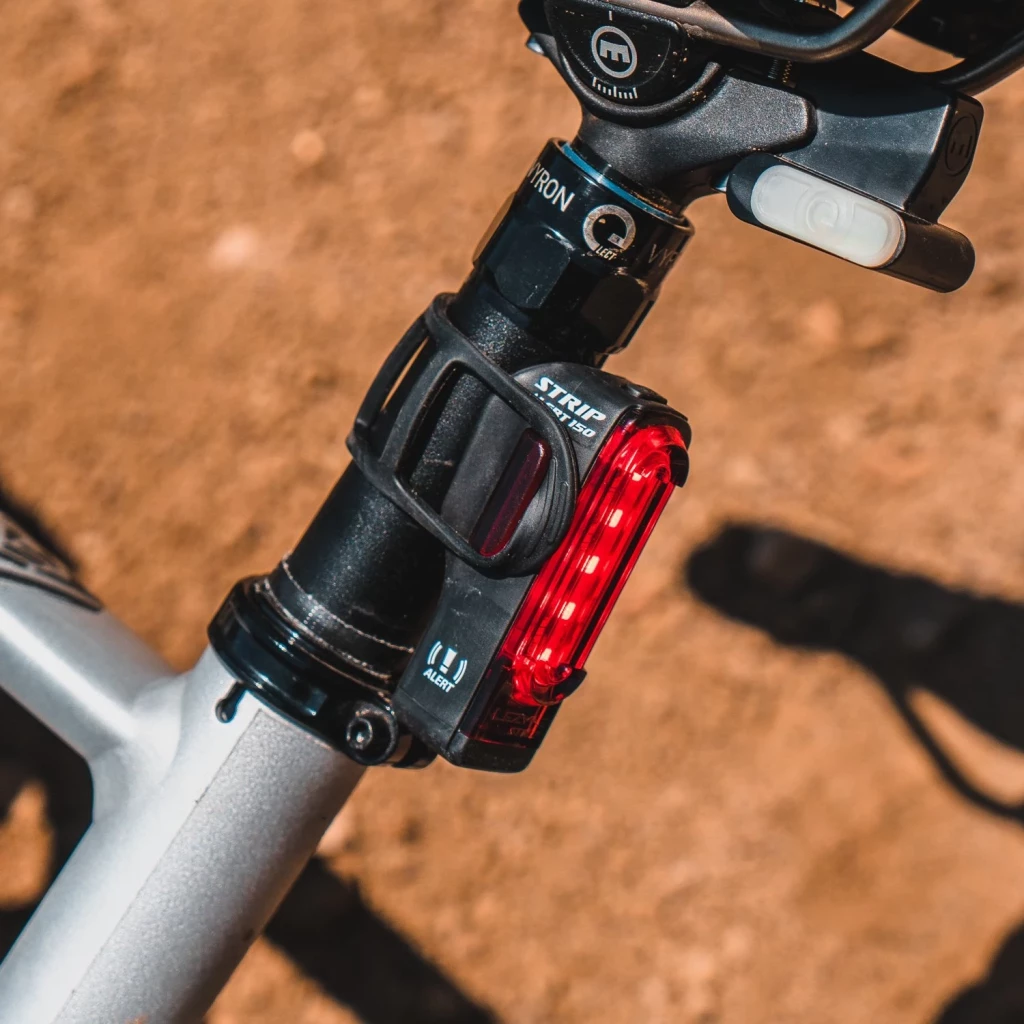 Мигалка задняя Lezyne STRIP ALERT DRIVE REAR черный Y14 (4710582 543074)