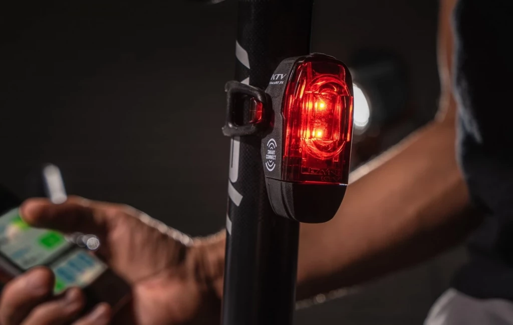 Мигалка задняя Lezyne KTV PRO Smart Rear (75 lumen) черный Y13 (4712806 002596)